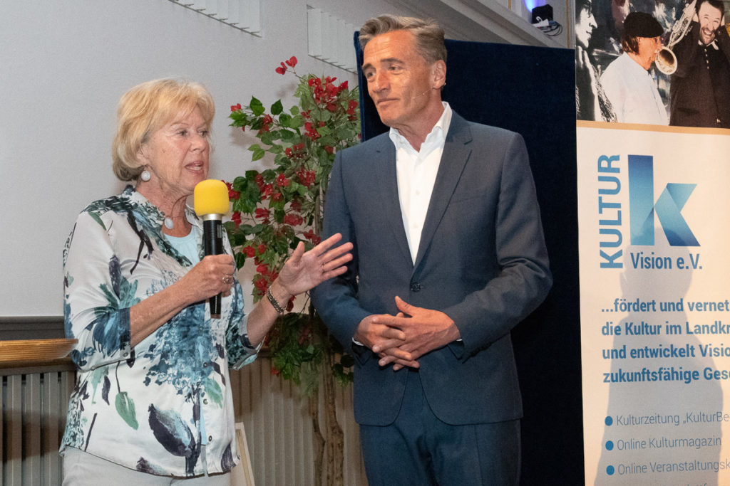 Initiatorin der reihe Monika Ziegler mit Moderator Stefan Scheider