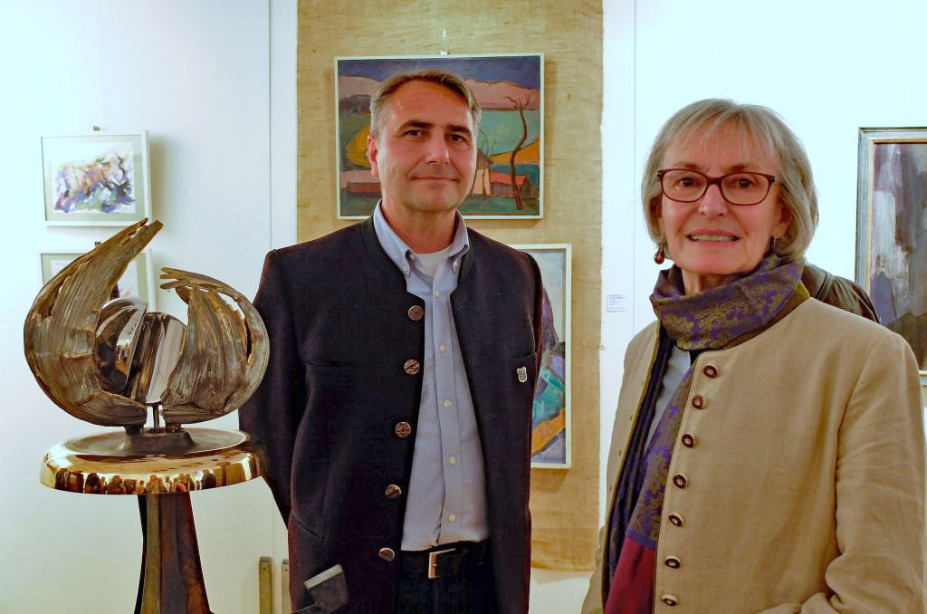 Bürgermeister Johannes Hagn und Leiterin der Kunstausstellung Eva Knevels