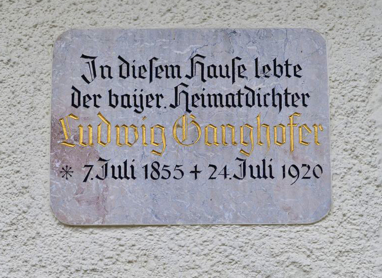 Gedenktafel am Ludwig-Ganghofer-Haus am Tegernsee - Ludwig Ganghofer 100. Todestag jährt sich zum 100. Mal