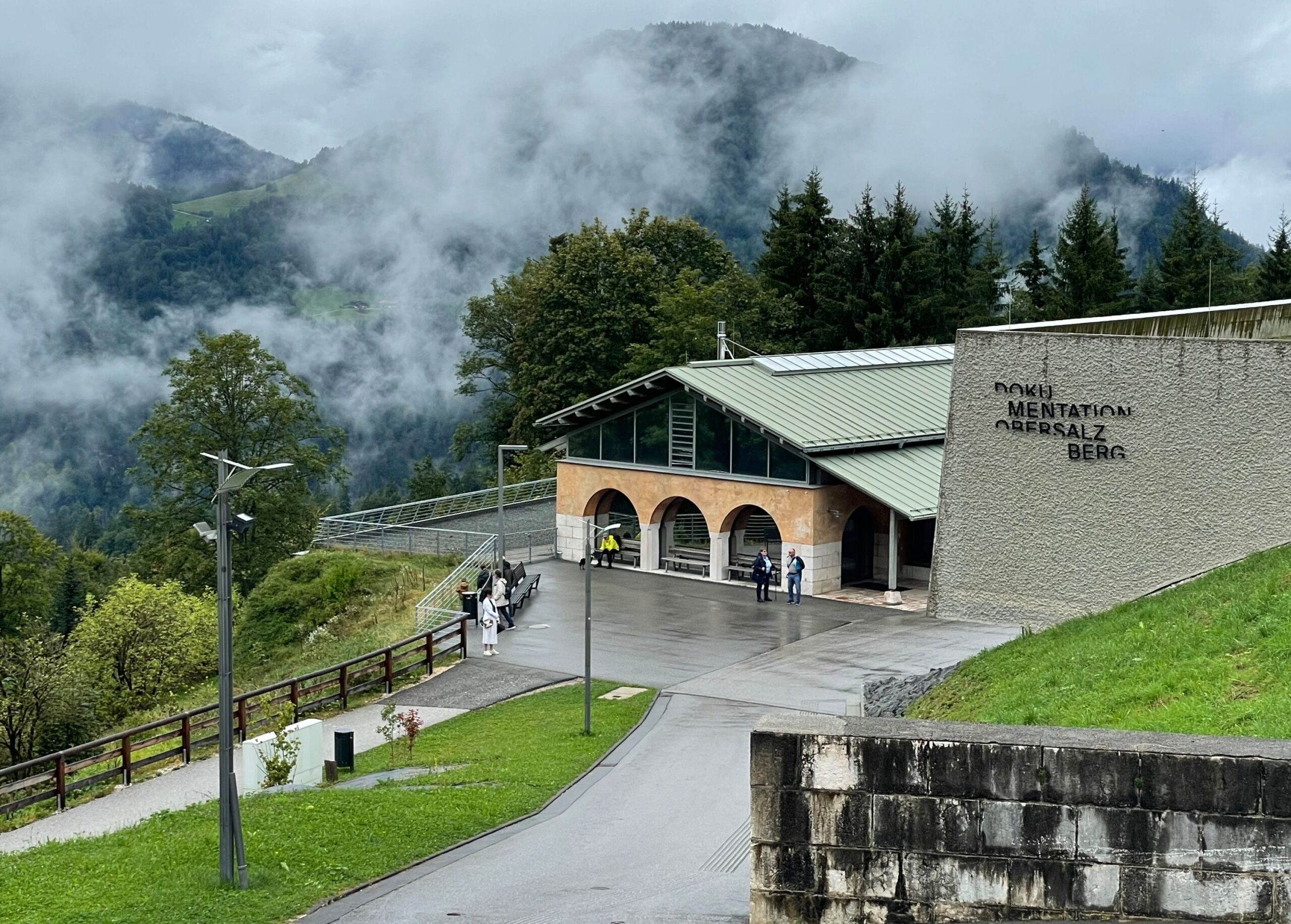 Der Obersalzberg empfing seine Besucher mit Regen