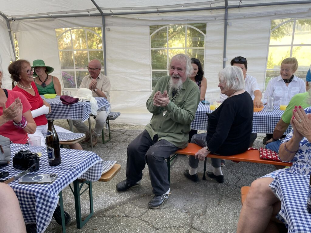 Richard Agreiter beim Sommerfest - neben ihm seine Frau Ghislaine