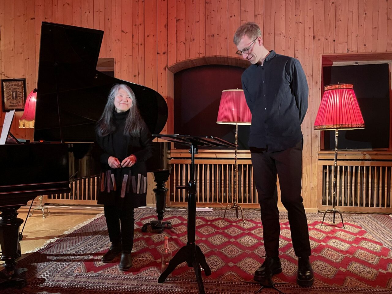 Masako Ohta und Matthias Lindermayr am Ende des Konzertes am Tannerhof "NOZOMI"